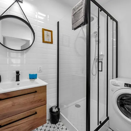 Mokotow Modzelewskiego Modern By Bookinghost